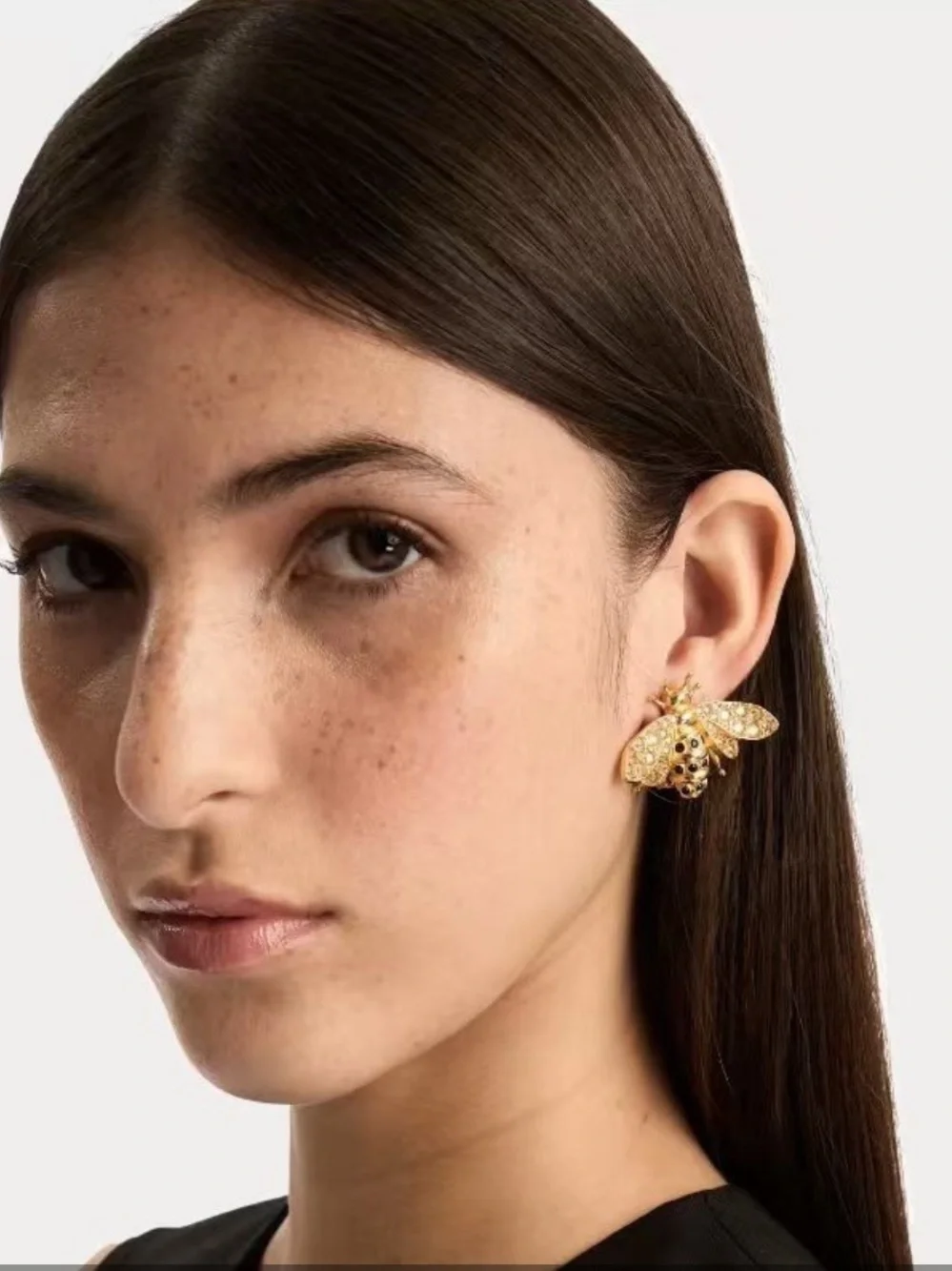 OSCAR DE LA RENTA • Golden Honey Bee Stud Earrings